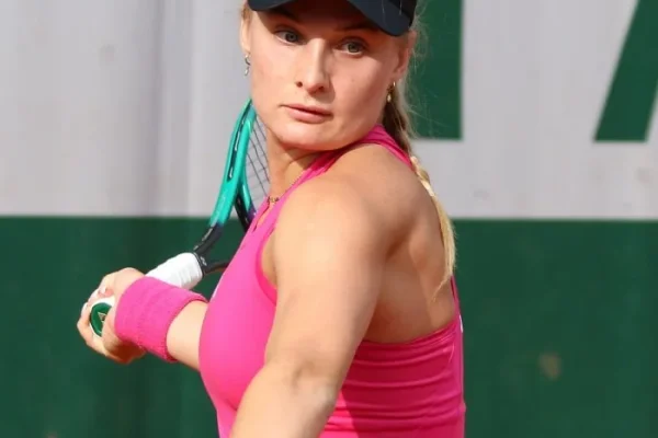 Yastremska vs Bencic: Analyzing the Matchup Ahead of WTA Charleston Clash
