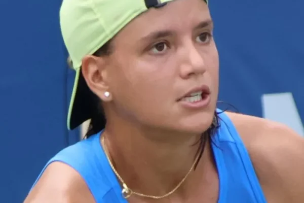 Emiliana Arango vs. Maria Carle: Analyzing the Favoritism in Tennis Matchup