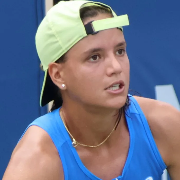 Emiliana Arango vs. Maria Carle: Analyzing the Favoritism in Tennis Matchup