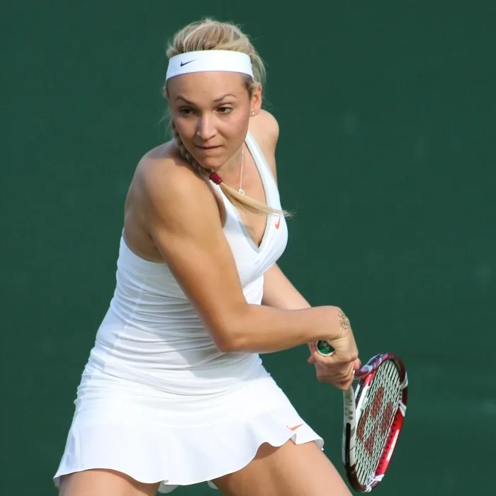 Donna Vekic vs. Sachia Vickery: Analyzing the Favoritism in Charleston Showdown