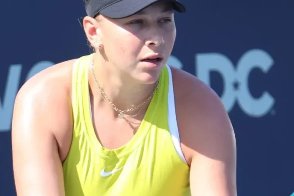 Anisimova vs. Bencic: Analyzing the Favoritism Ahead of Their Miami Clash