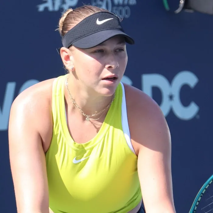 Anisimova vs. Bencic: Analyzing the Favoritism Ahead of Their Miami Clash