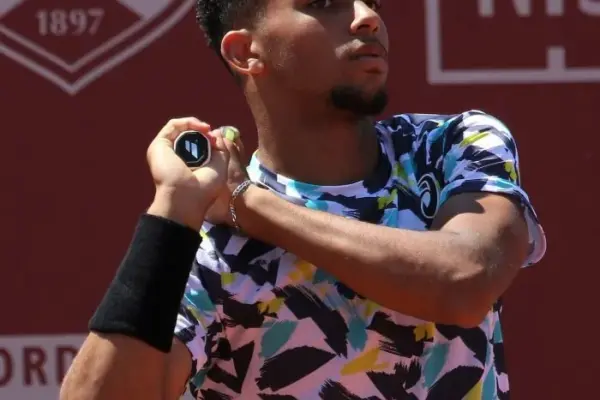 Arthur Fils Favored Over Brandon Nakashima in ATP Barcelona Clash